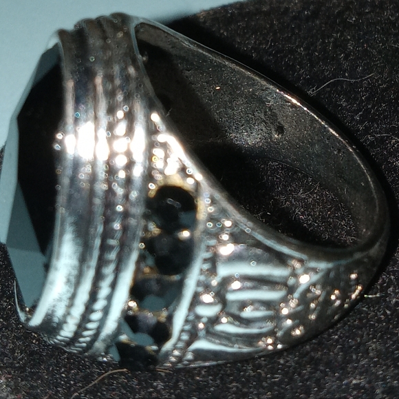 New Silver Plated Round Black glass Ring Size 7 - Picture 3 of 5